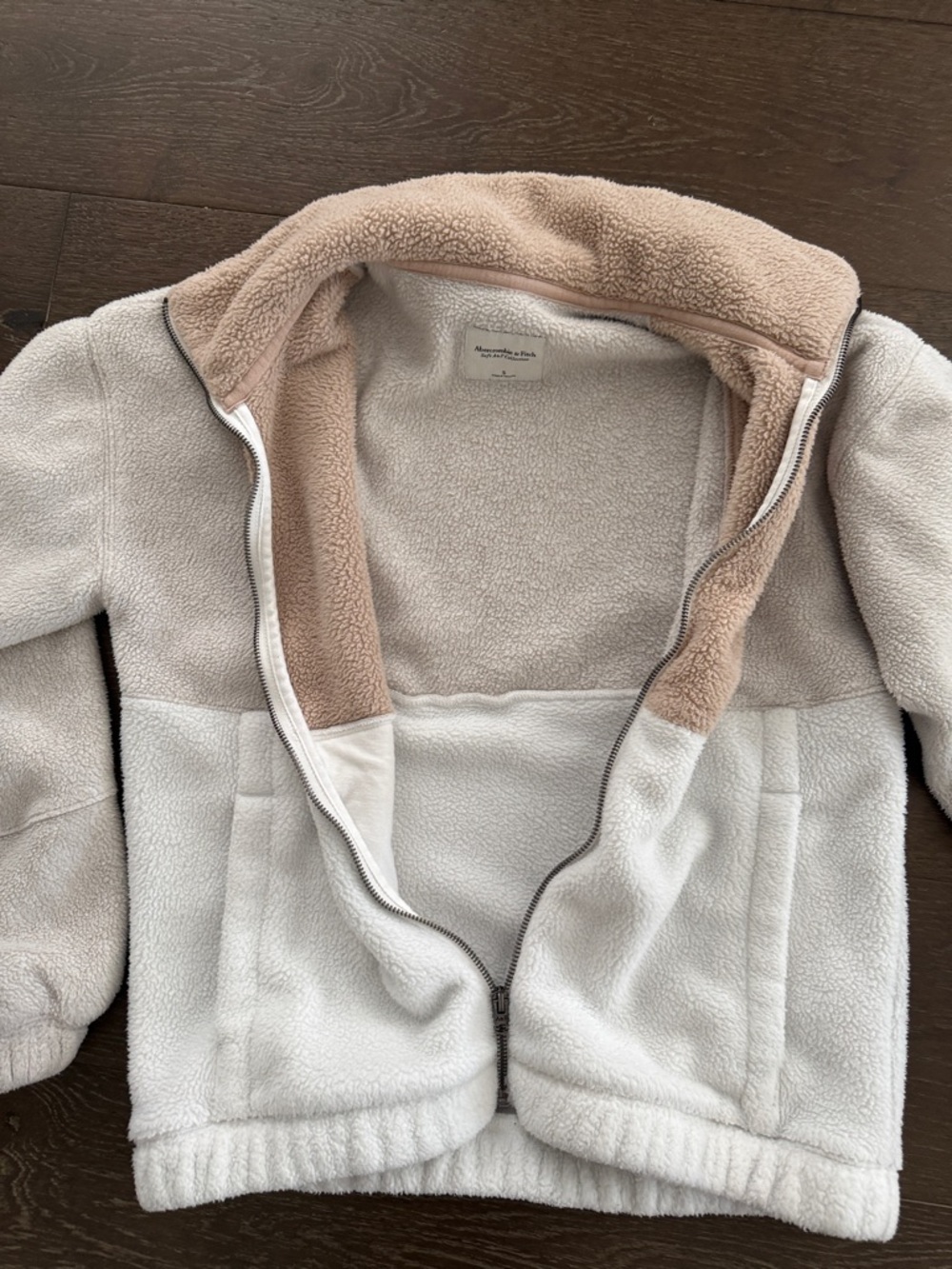 Abercrombie & Fitch Neutral Color-Block Sherpa Zip-Up with Side Pockets - Picture 6 of 6